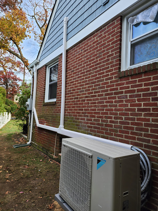 Daikin quad-zone ductless condenser installed beside a brick wall